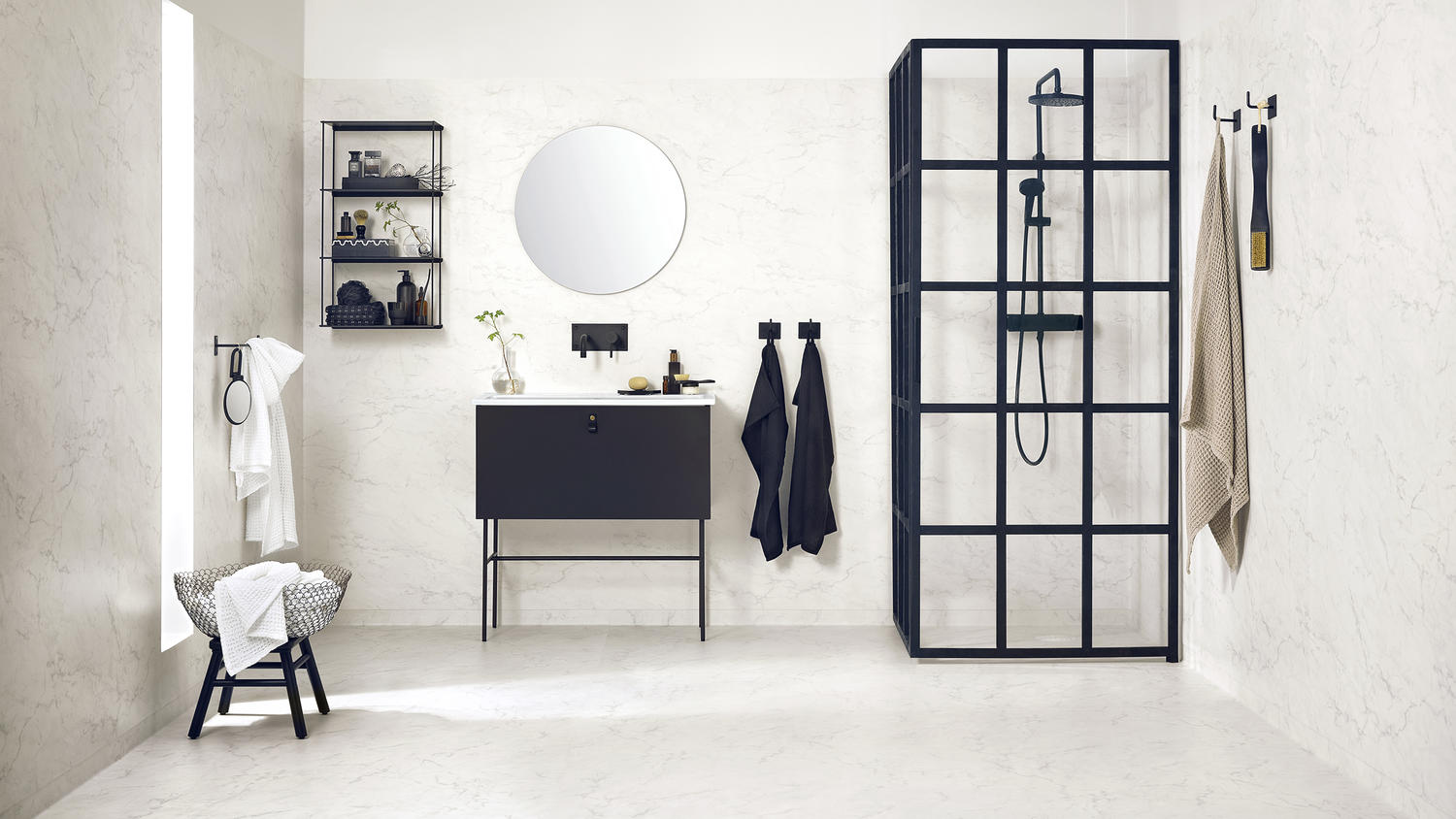 Våtrumsvägg och golv i marmor från Tarketts Aquarelle kollektion